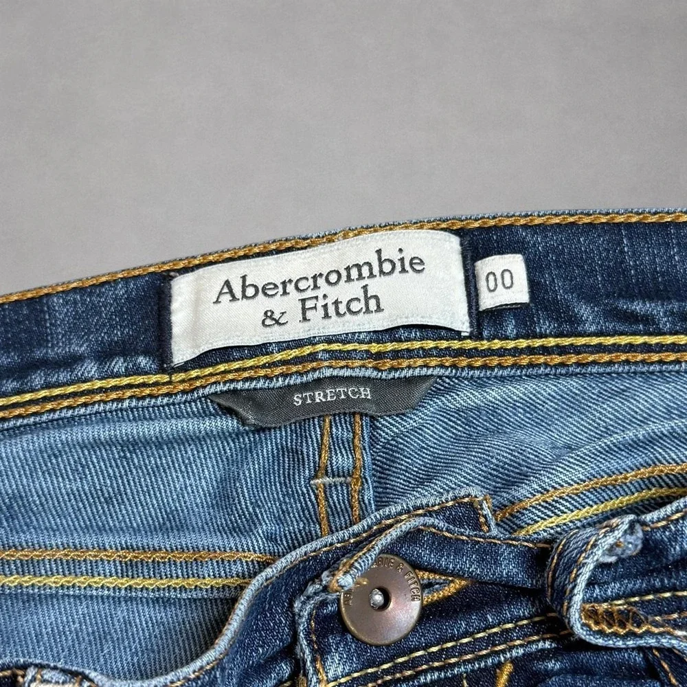 Abercrombie & Fitch Medium Wash Stretch low rise Capri Jeans Women's Size 00 Y2K